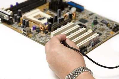 电脑黑屏的常见原因及维修费用解析