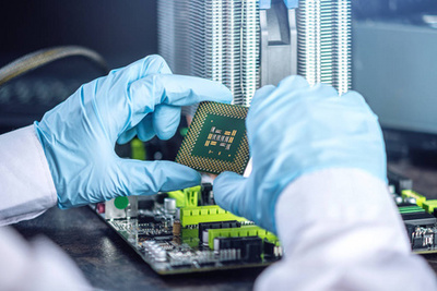 高技术与维修芯片 工程师手套计算机在故障检测中的应用